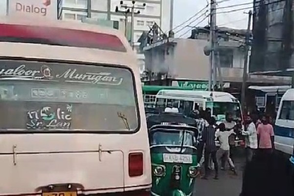 கலோபரமான யாழ் நகர் பகுதி ; அச்சத்தில் உறைந்த மக்கள் | Chaos In Jaffna Town People In Fear