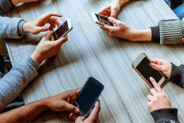 ஒன்றாரியோ வகுப்பறைகளில் அலைபேசிகளுக்கு தடை