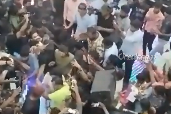 ரசிகர்கள் செயலால் கோபமாக வெளியேறிய ஆர்யா! அதிர்ச்சி சம்பவம் | Arya Angry On Fans Behaviour