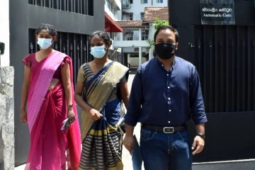 தேசிய மருந்தாக்கல் கூட்டுத்தாபன அதிகாரிக்கு எதிராக  முறைப்பாடு