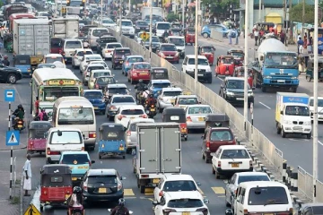 කොළඹ ප්‍රධාන මාර්ගයක් අවහිර වේ...