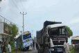 டிப்பர் - பேருந்து நேருக்கு நேர் மோதி விபத்து ; 5 பேர் காயம்