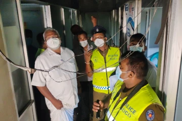 கிளிநொச்சி வைத்தியசாலையில் தீ விபத்து: நேரில் சென்று பார்வையிட்டார் டக்ளஸ் தேவானந்தா (Photos)