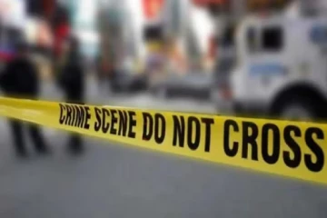 கல்லூரிக்கு செல்லாததை கண்டித்த தந்தை ; பீர் போத்தலால் மகன் நிகழ்த்திய கொடூரம்