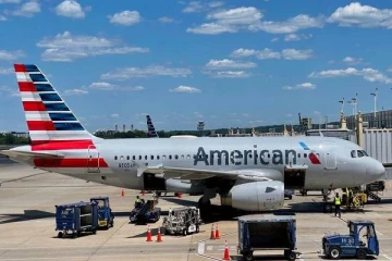 விமானி அறைக்குள் சென்று பயணி செய்த காரியம்