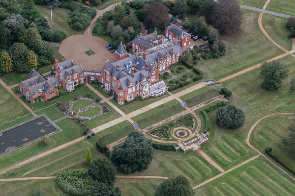 உலகிலேயே அதிக சொத்துக்கள் வைத்திருக்கும் குடும்பம் - மிரளவைக்கும் மதிப்பு | Family Owns Most Land Property In World உலகிலேயே அதிக சொத்துக்கள் வைத்திருக்கும் குடும்பம் - மிரளவைக்கும் மதிப்பு | Family Owns Most Land Property In World