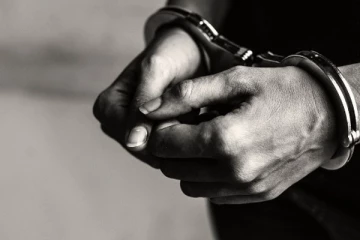 OICගේ වෙස් ගෙන හිටපු නාවික සෙබළෙකු කළ දේ..