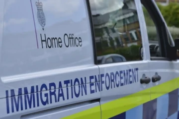 இங்கிலாந்தில் 600 க்கும் மேற்பட்ட குடிவரவுக் கைது