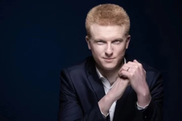 மனைவியை அறைந்த பிரான்ஸ் கட்சித் தலைவருக்கு சிறை