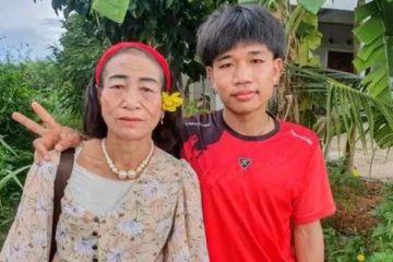 19 வயது இளைஞருக்கும் 56 வயதான பெண்ணிற்கும் திருமண நிச்சயதார்த்தம்! வீட்டிலேயே முளைத்த காதல்