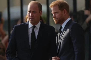 ராணியாருக்காக... வில்லியம் தம்பதியுடன் ஒன்றிணைந்த ஹரி - மேகன்