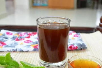 இருமல், தொண்டை வலியை குணமாக்கும் கற்பூரவல்லி இஞ்சி டீ! எப்படி தயாரிக்கலாம்?