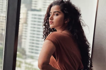 அனுபமா காரில் காற்றை இறக்கிவிட்டு ரகளை செய்த ரசிகர்கள்! கடை திறப்பு விழாவில் நடந்த அதிர்ச்சி சம்பவம்