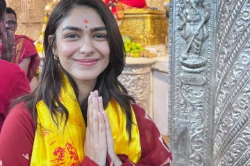 கோவிலில் மிருனாள் தாகூர்.. புகைப்படங்கள் இதோ