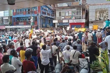 තංගල්ල උණුසුම් වෙයි.. කාල්ටන් නිවස වටලන්න යයි..(PHOTOS)