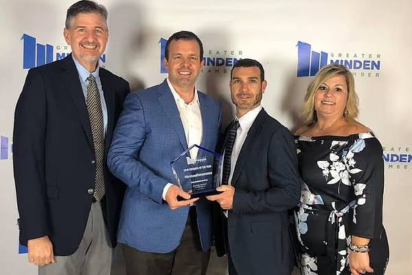 கிறிஸ்துமஸை முன்னிட்டு ஊழியர்களுக்கு 240 மில்லியன் டொலர் போனஸாக அளித்த நிறுவனம் | Louisiana Factory Christmas Bonuses