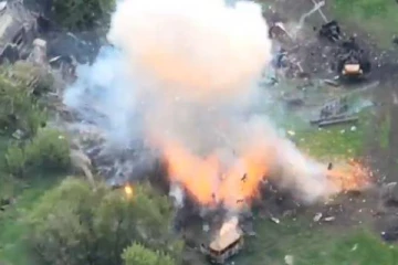 ரஷ்ய ஆயுத கிடங்கை தவிடுபொடியாக்கிய உக்ரைன்! வீடியோ ஆதாரம்