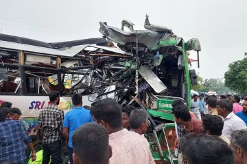 இரண்டு பேருந்துகள் நேருக்கு நேர் மோதி கொடூர விபத்து- சம்பவ இடத்தில் பலர் பலி