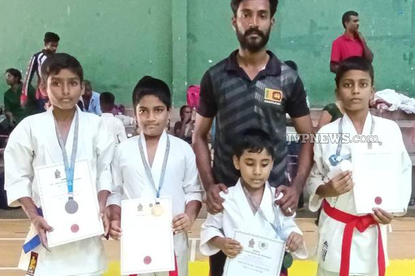 கராத்தே போட்டியில் வவுனியாவுக்கு 19 பதக்கங்களை வென்ற வீர, வீராங்கனைகள்! | National Karate Championship Vavuniya 19 Medals