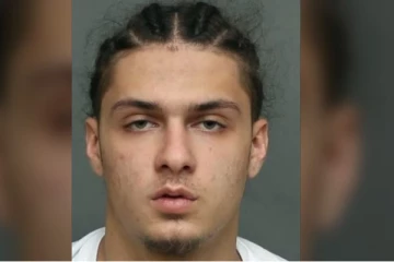 கனடாவில் தகாத செயலில் ஈடுபட்ட நபர் கைது