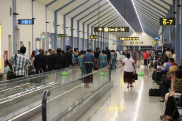 கட்டுநாயக்க விமான நிலையத்தில் சீன நாட்டை சேர்ந்த தந்தை - மகள் அதிரடி கைது!