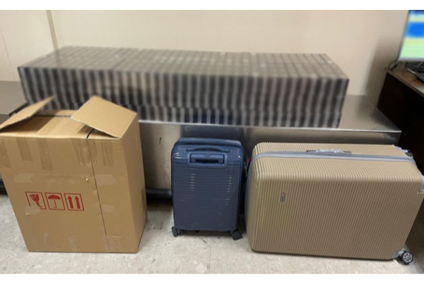 கட்டடுநாயக்கவில் வெளிநாட்டு சிகரெட்டுக்களுடன் கைதான இளம் வர்த்தகர் | 21 Year Old Arrested At Bia Smuggling Case