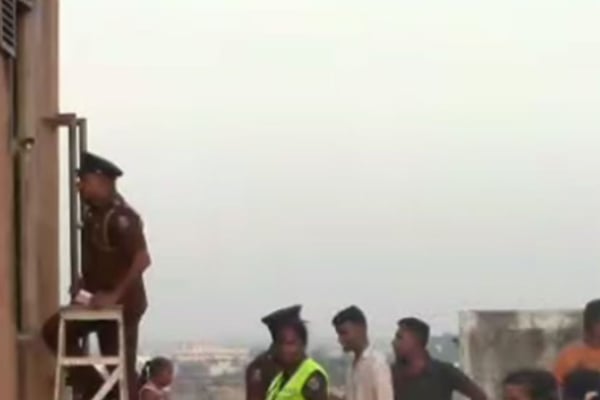 கொழும்பின் புறநகர் பகுதியில் குடியிருப்பில் சடலமாக மீட்கப்பட்ட இளம் பெண் | Young Women Killed Body Found In Lift Room கொழும்பின் புறநகர் பகுதியில் குடியிருப்பில் சடலமாக மீட்கப்பட்ட இளம் பெண் | Young Women Killed Body Found In Lift Room