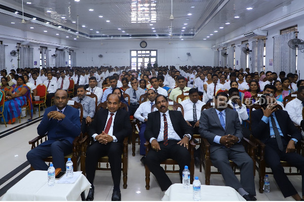 கிழக்கு மாகாண ஆளுநரால் வழங்கி வைக்கப்பட்ட அதிபர் நியமனங்கள் (படங்கள்) | 499 Principal Appointments In The East