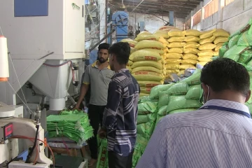 கிளிநொச்சியில் பாவனையாளர் அதிகார சபையால் அரிசி ஆலைகளில் திடீர் சோதனை (Photos)