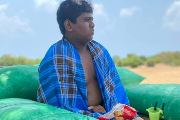 முள்ளிவாய்க்காலில் பாலச்சந்திரனின் நினைவுகளை மீட்ட சிறுவன்..! | Prabhakarans Son Balachandran Death Memory