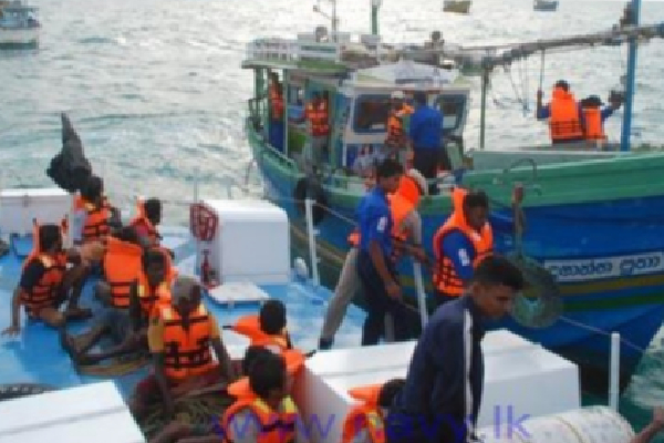 இலங்கை கடற்பரப்பில் கைதான தமிழக மீனவர்களின் விளக்கமறியல் நீடிப்பு - ஐபிசி தமிழ்