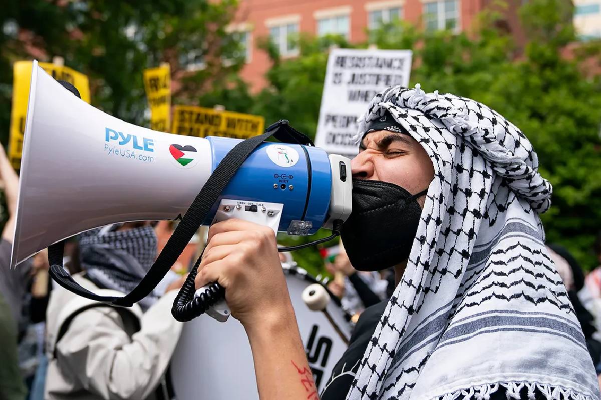 தனியார் நிறுவனத்தால்...மாணவர்களை உளவு பார்க்கும் பிரித்தானியப் பல்கலைக்கழகங்கள் | British Universities Spy On Students