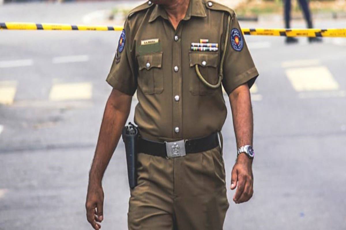 காவல்துறை உத்தியோகத்தரின் அநாகரிக செயற்பாடு : எடுக்கப்பட்ட அதிரடி நடவடிக்கை | Police Sub Inspector Dismissed Sexual Bribe காவல்துறை உத்தியோகத்தரின் அநாகரிக செயற்பாடு : எடுக்கப்பட்ட அதிரடி நடவடிக்கை | Police Sub Inspector Dismissed Sexual Bribe