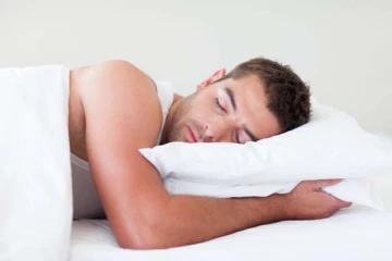 ஆண்கள் குப்புற படுத்து தூங்கினால் இவ்வளவு ஆபத்தா? பலரும் அறியாத உண்மை