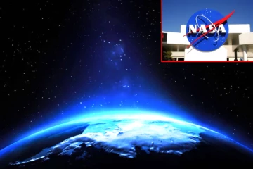 அண்டார்டிகாவில் பிரகாசிக்கும் நீல ஒளி - மர்மத்தை கண்டுபிடித்த நாசா