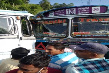 பேருந்துகள் நேருக்கு நேர் மோதி கோர விபத்து - பாடசாலை மாணவர்கள் உட்பட பலர் ஆபத்தான நிலையில்!
