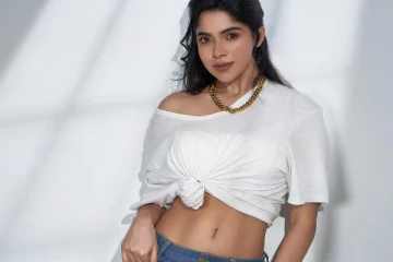 நடிகை திவ்ய பாரதி மாடர்ன் உடையில் வேற லெவல் போஸ்