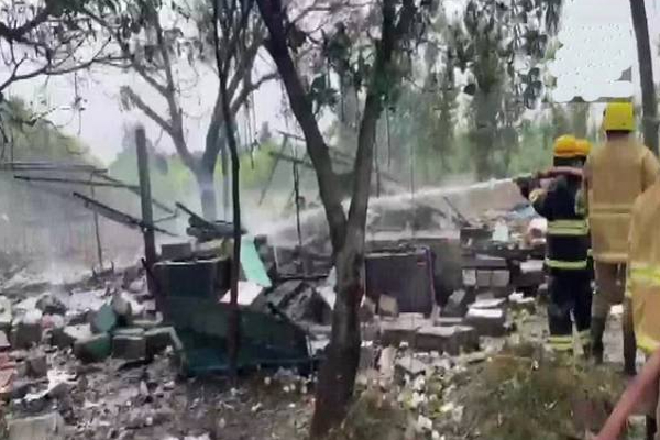 பட்டாசு  ஆலையில் ஏற்பட்ட கொடூர சம்பவம்: பெண் உட்பட 4 பேர் உயிரிழப்பு! | Cuddalore Firecracker Blasted Four Person Died