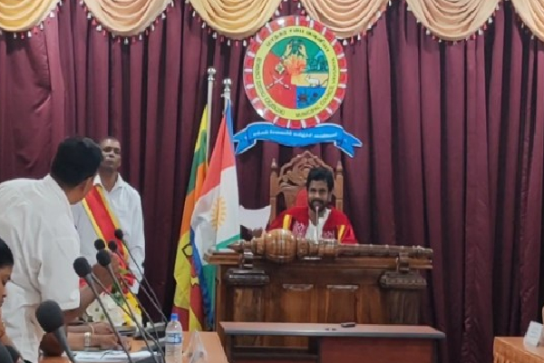 வவுனியாவில் பௌத்ததுறவிக்கு சிலை ; மாநகரசபையில் கோரிக்கை | Statue Of Buddhist Monk In Vavuniya Request