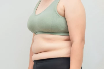 தொங்கும் தொப்பையை குறைக்க வேண்டுமா? இந்த 4 பொருட்களை தண்ணீரில் கலந்து குடித்தால் போதும்!