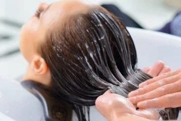 தலைமுடியை தினமும் கழுவலாமா? பக்கவிளைவுகள் எதுவும் உண்டா?