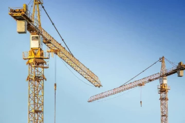 சுவிட்சர்லாந்தில் கிரேனில் சிக்கிக்கொண்ட கட்டுமானப் பணியாளர்