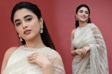 வெள்ளை புடவையில் தேவதை போல் இருக்கும் நடிகை பிரியங்கா மோகன்..