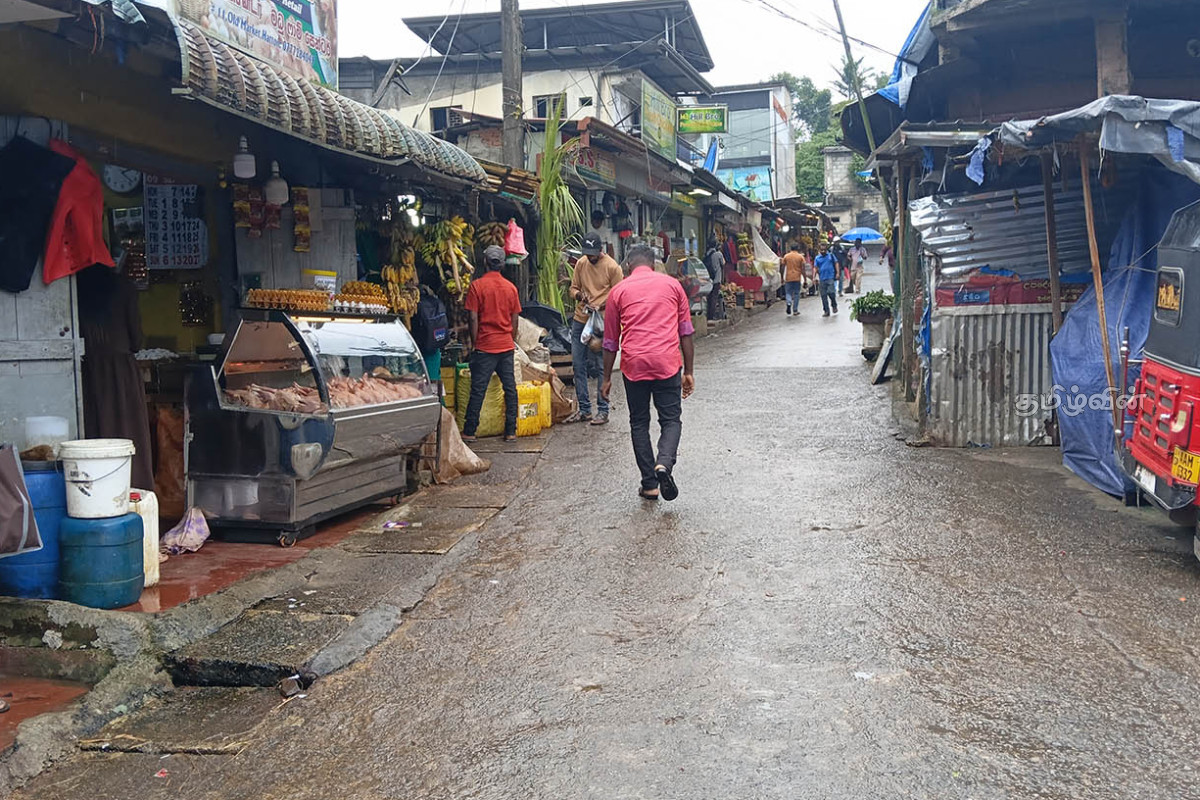 ஹட்டன் நகரில் வாடகை நிலுவை செலுத்தாத 10 கடைகளுக்கு சீல் | 10 Shops In Hatton Sealed For Non Payment Of Rent