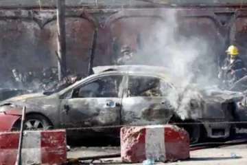 பயங்கரமாக வெடித்து சிதறிய வெடிகுண்டுகள் நிரப்பிய கார்! 30 பேர் உயிரிழப்பு... தீவிரவாதிகள் நடத்திய சம்பவம்