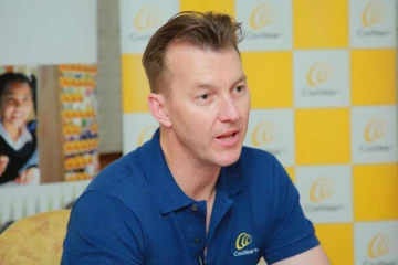 ஆக்ஸிஜனுக்காக தவிக்கும் இந்தியா... 41 லட்சம் நிதியுதவி அளித்த பிரட் லீ