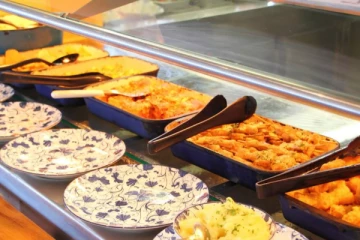 வெளியே சாப்பிடுவதால் ஏற்படும் food poisoning பிரச்சினை: தவிர்ப்பது எப்படி?