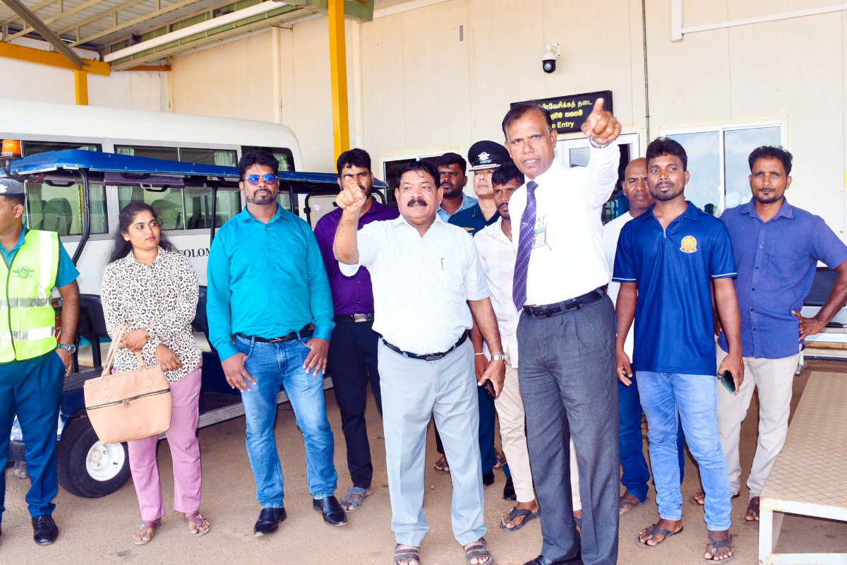 யாழ். பலாலி விமான நிலையத்தில் முன்னெடுக்கப்படும் பாரிய அபிவிருத்திப் பணிகள்! | Jaffna Palali Airport Development Min Chandrasegar யாழ். பலாலி விமான நிலையத்தில் முன்னெடுக்கப்படும் பாரிய அபிவிருத்திப் பணிகள்! | Jaffna Palali Airport Development Min Chandrasegar