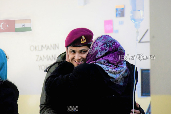 turkey-woman-kissed-an-indian-army-officer