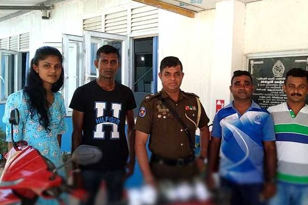 கிளிநொச்சியில் மர்மபொருடளுடன் பெண் ஒருவர் அதிரடி கைது! | Woman Was Arrested For Arrack In Kilinochchi